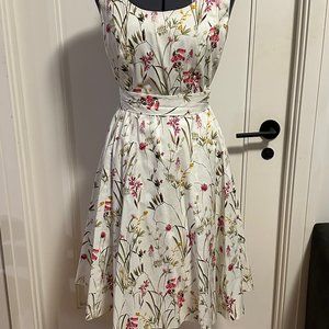 Gal Meets Glam White Floral Swing Dress